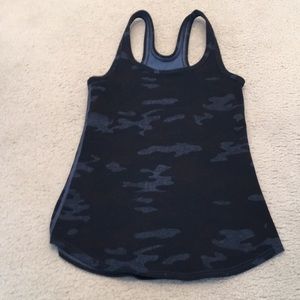 Lululemon blue camo tank. No size indicator 2/4